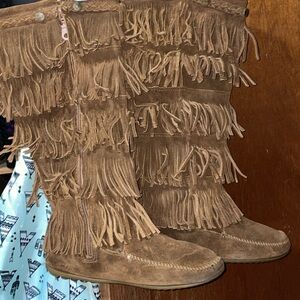MINNETONKA BROWN  SUEDE FRINGE MOCCASINS BOOTS 5 -LAYER WOMENS SIZE 10